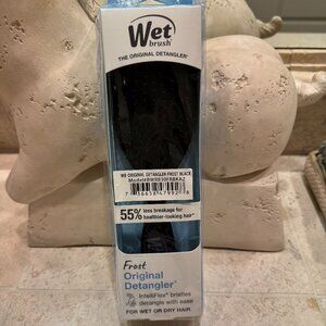 JUST IN TIME FOR SCHOOL!! Wet--The Original Detangler Brush--New and in Box